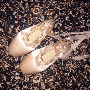 Ballet Pointe Shoes